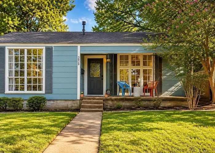 Walk To Dickies & Will Rogers | Pet-friendly 3br