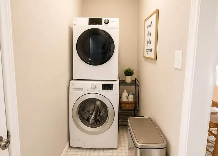Walk To Dickies & Will Rogers | Pet-friendly 3br